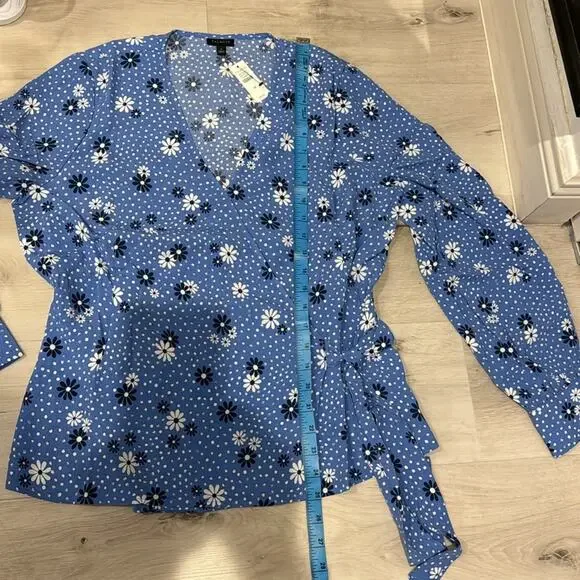 Talbots NWT wrap Blue Daisy Print long sleeves Blouse. - Picture 9 of 10